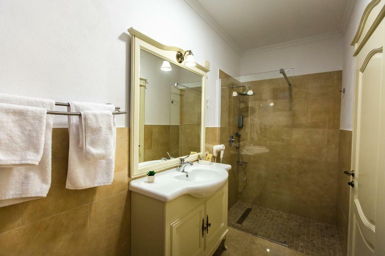 Ave, Alba! Hotel Алба Юлия Екстериор снимка