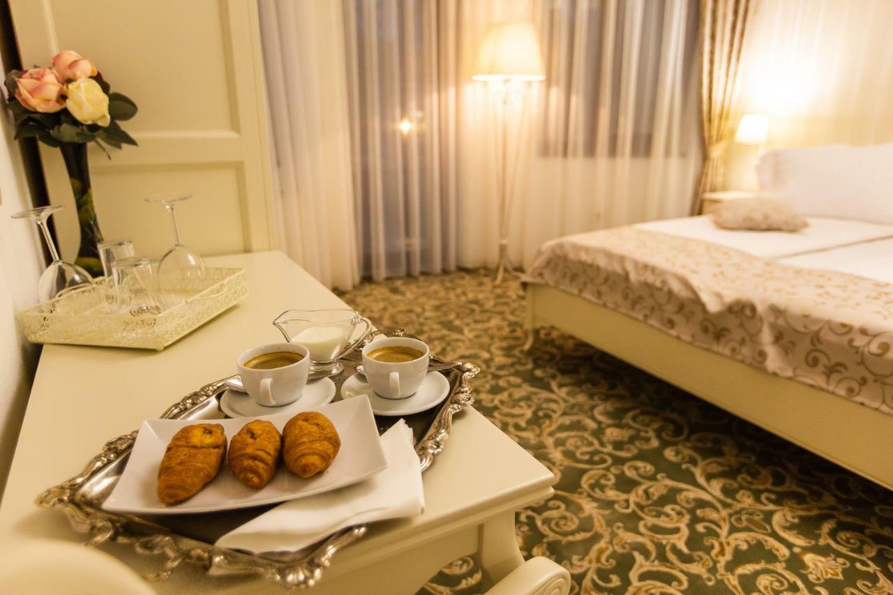 Ave, Alba! Hotel Алба Юлия Екстериор снимка