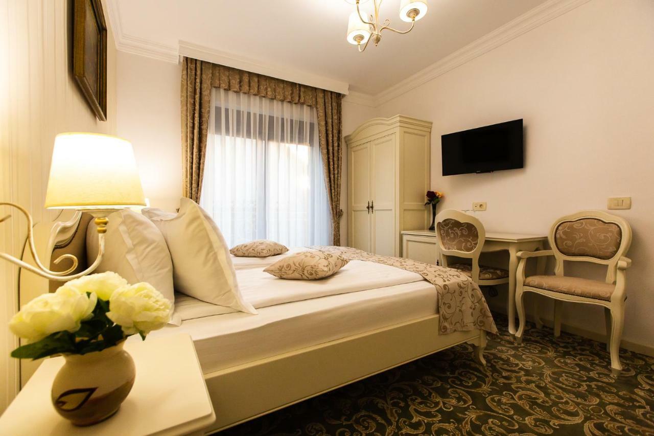 Ave, Alba! Hotel Алба Юлия Екстериор снимка