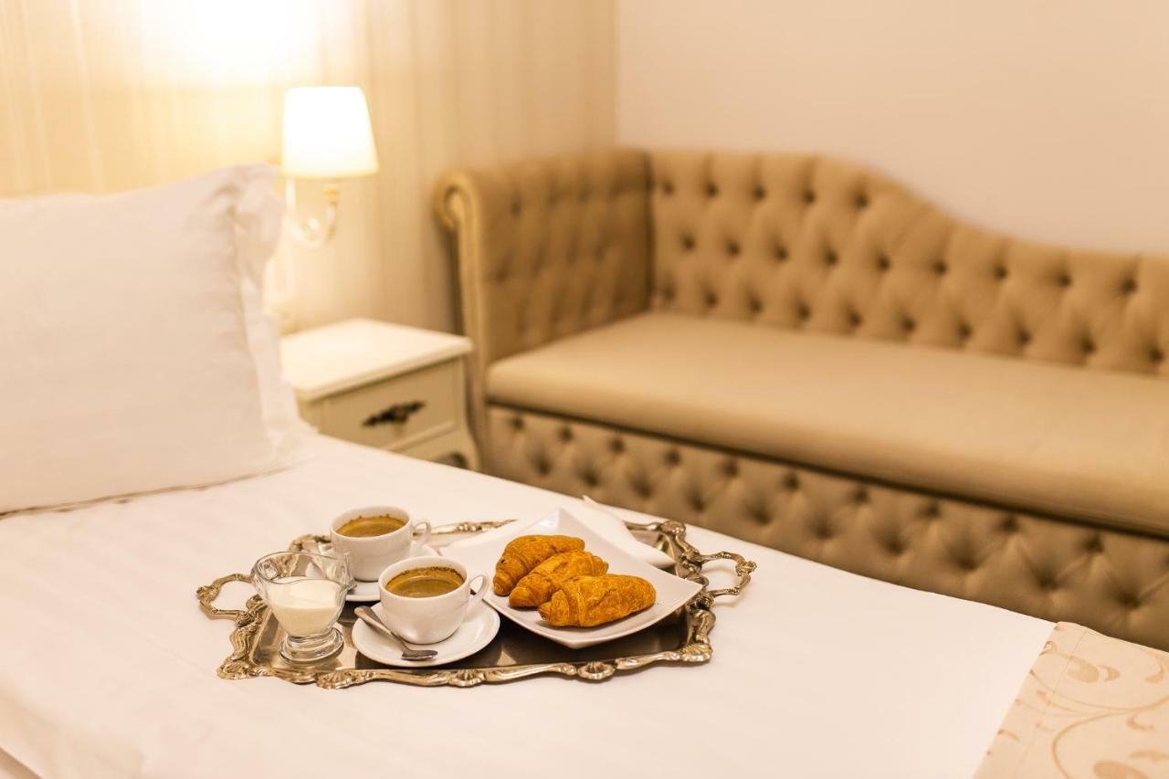Ave, Alba! Hotel Алба Юлия Екстериор снимка