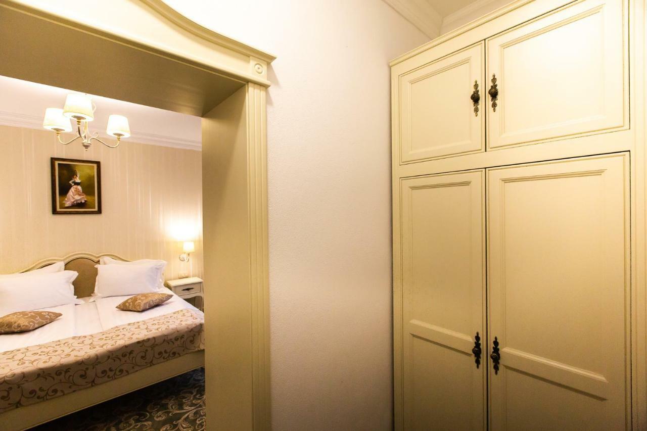 Ave, Alba! Hotel Алба Юлия Екстериор снимка
