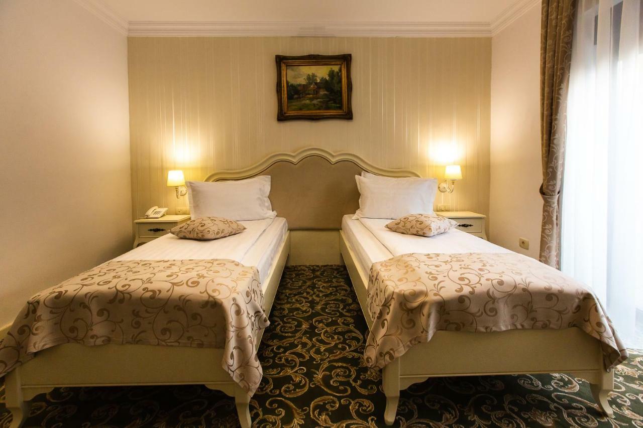 Ave, Alba! Hotel Алба Юлия Екстериор снимка
