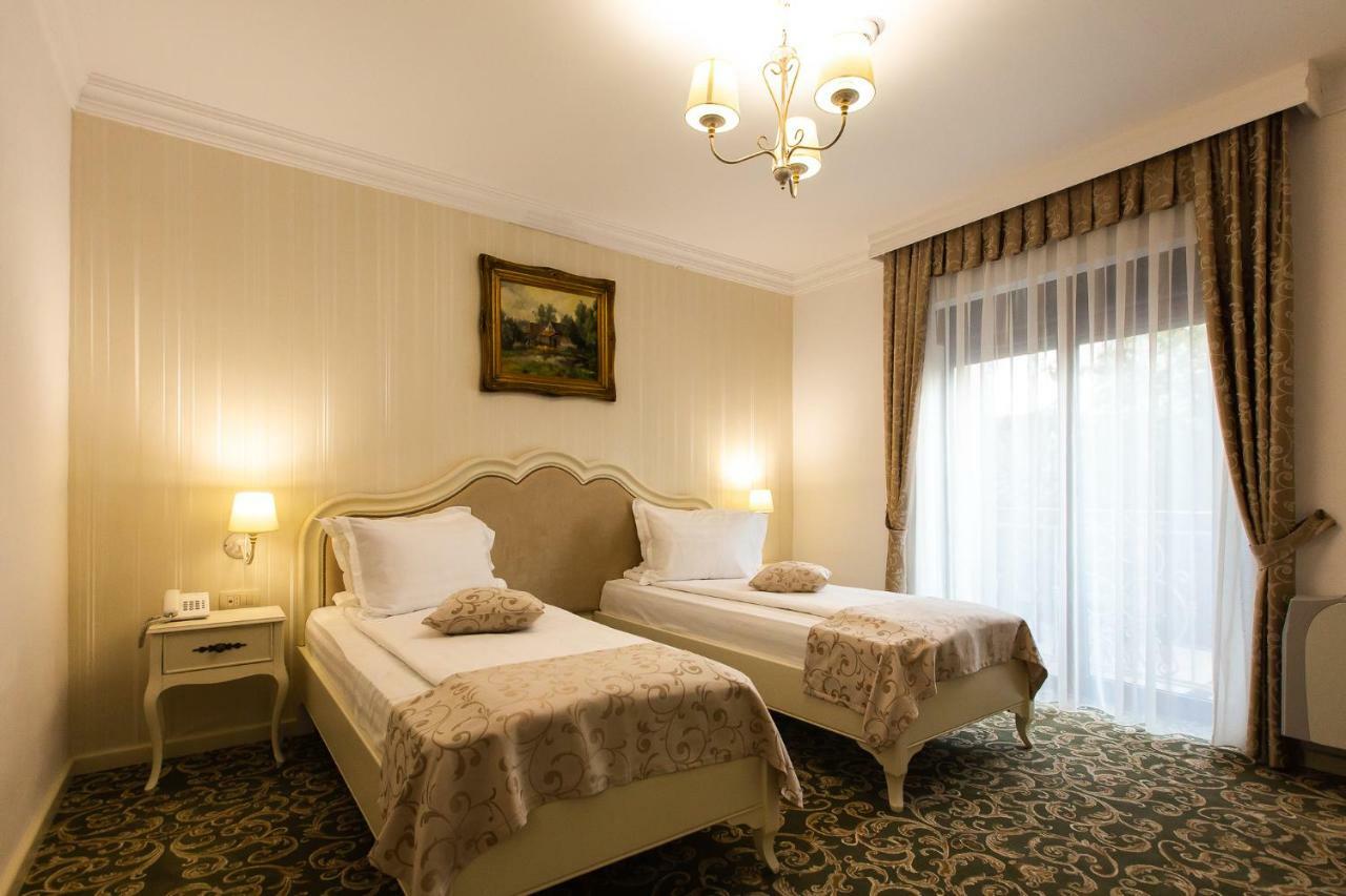 Ave, Alba! Hotel Алба Юлия Екстериор снимка