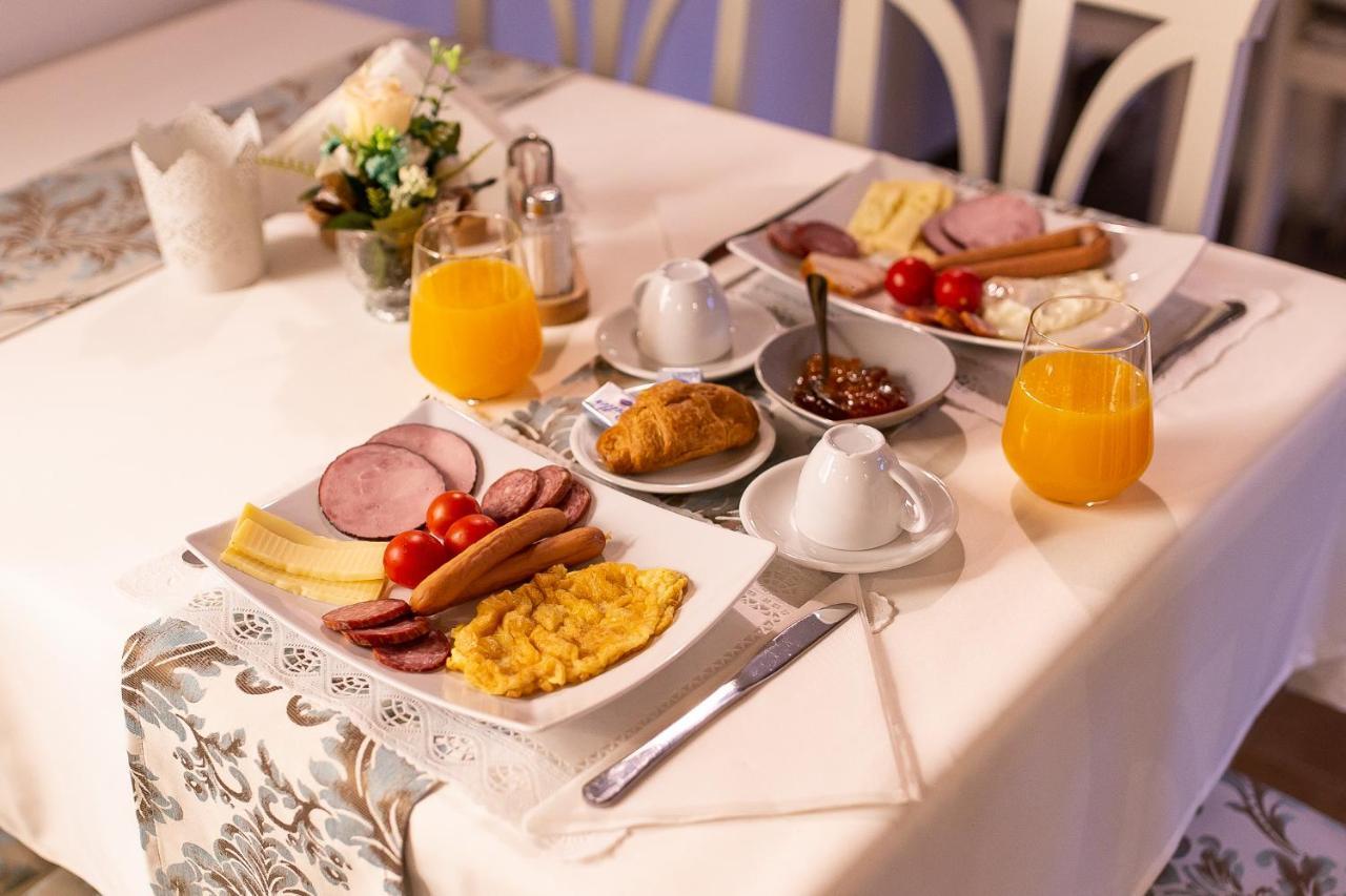 Ave, Alba! Hotel Алба Юлия Екстериор снимка